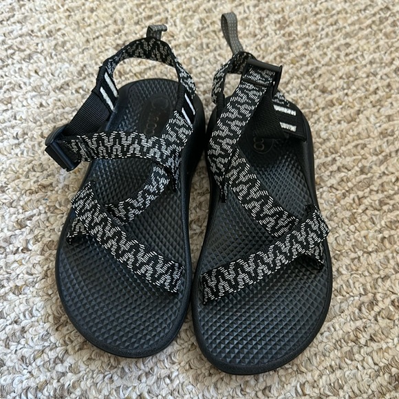 Chacos 2Y - Picture 1 of 4